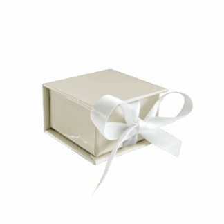 MINET Béžová magnetická krabička na šperky s bílou stuhou - 5 x 5 x 3 cm